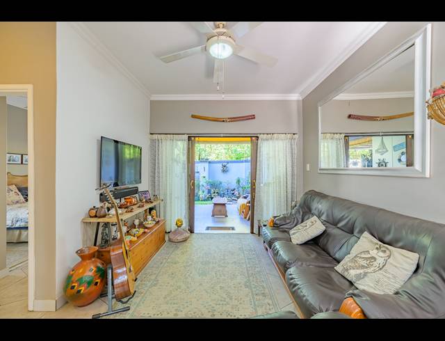 2 BEDROOM APARTMENT FOR SALE IN SHEFFIELD BEACH